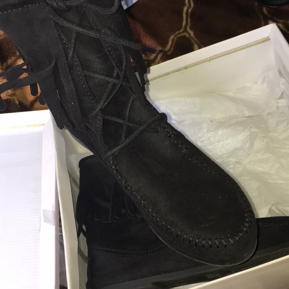 Black fringe boots